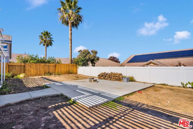 13292 Via Del Lago, Victorville CA: https://media.crmls.org/mediaz/ca0c59f1-568a-4786-83e5-1684e53e76d5.jpg