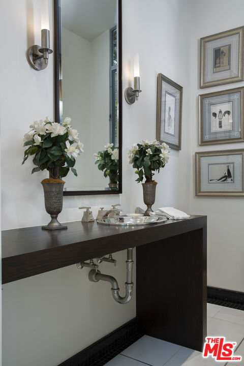 526 Crocker Sperry Drive, Montecito CA: https://media.crmls.org/mediaz/ca0d6fdc-5d35-4241-be1d-0f2c9baee48c.jpg