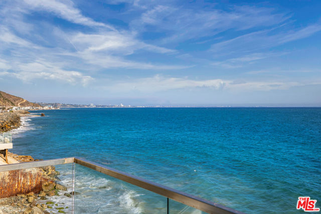 19640 Pacific Coast Highway, Malibu CA: https://media.crmls.org/mediaz/ca0dfe72-c575-41e6-b073-b648fd7f6684.jpg