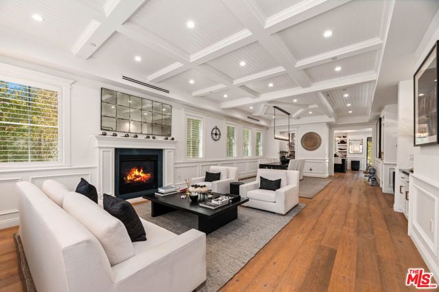 5235 Sylmar Avenue, Sherman Oaks CA: https://media.crmls.org/mediaz/ca0e0974-7238-4d4e-aa7e-ed1ef8a47e9a.jpg