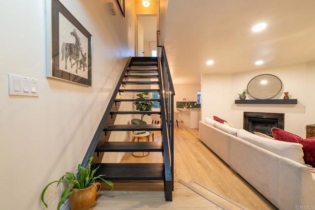 Detail Gallery Image 4 of 27 For 2136 Oceanside Bld, Oceanside,  CA 92054 - 2 Beds | 1 Baths