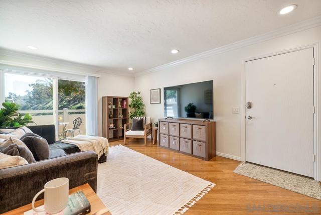 3157 Evening Way, La Jolla CA: https://media.crmls.org/mediaz/ca0e9bfd-72b6-4ca6-93dd-44517fd8ad97.jpg