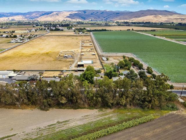 790 Shore Road, Hollister CA: https://media.crmls.org/mediaz/ca0f82a7-c6a5-4b35-a44b-4fe2ffff2346.jpg