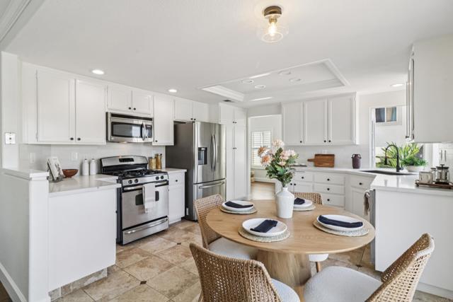 Detail Gallery Image 9 of 43 For 653 Montage Rd, Oceanside,  CA 92057 - 3 Beds | 2/1 Baths