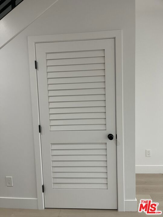 212 E 29th Street, Los Angeles CA: https://media.crmls.org/mediaz/ca0f98d1-a97e-4616-8036-36d0bfdf573d.jpg
