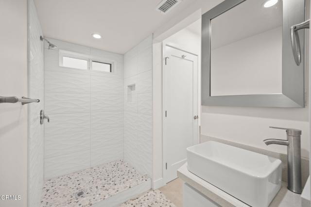 1194 Kingston Lane, Ventura CA: https://media.crmls.org/mediaz/ca0f9c09-8bcb-4692-8869-290ef6101146.jpg