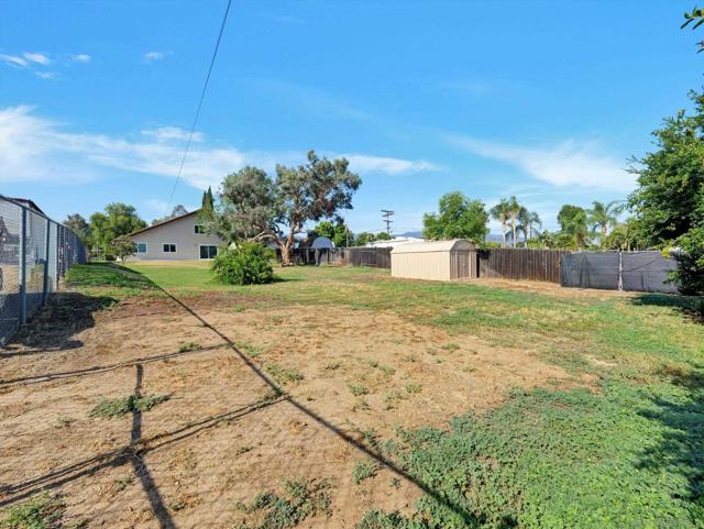 995 Bluecrest St, Corona CA: https://media.crmls.org/mediaz/ca105a58-6a83-40d6-a8d7-cab415c090d6.jpg