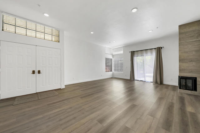 Image 6 of 41 For 2601 Broadmoor Drive 2
