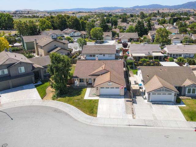 2171 Spruce Drive, Hollister CA: https://media.crmls.org/mediaz/ca10b3f5-409e-480f-8bad-075aa8923ce2.jpg