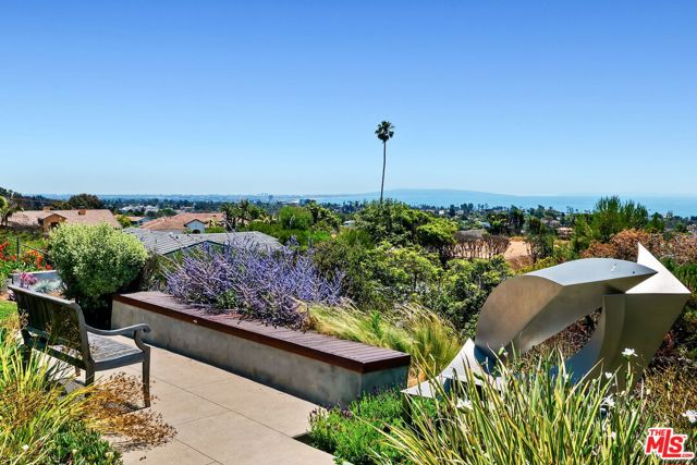 1166 LAS PULGAS Place, Pacific Palisades CA: https://media.crmls.org/mediaz/ca114418-098a-4a10-9d91-e325301f5ec2.jpg
