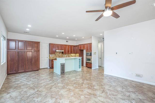 Detail Gallery Image 8 of 56 For 1701 Irwin St, Chula Vista,  CA 91913 - 5 Beds | 4/1 Baths