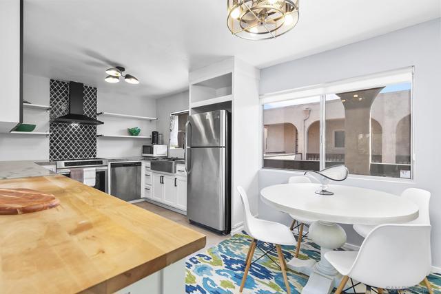 2510 Clairemont Dr, San Diego CA: https://media.crmls.org/mediaz/ca11a310-276d-4af3-b98d-54271191e7c6.jpg