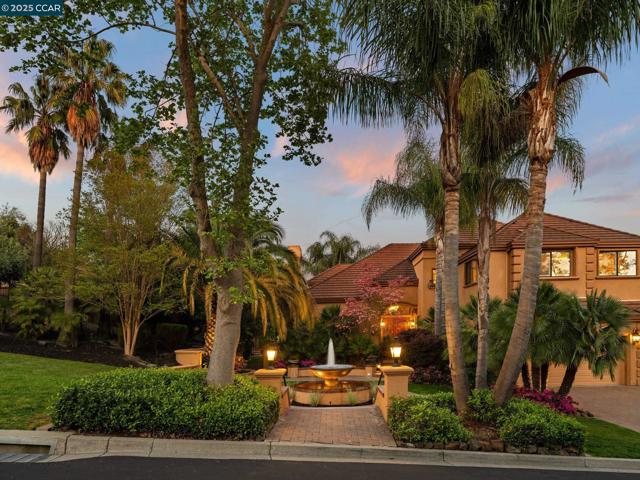 4640 Kingswood Dr, Danville CA: https://media.crmls.org/mediaz/ca121909-fb06-4ae0-9339-3138af013da4.jpg