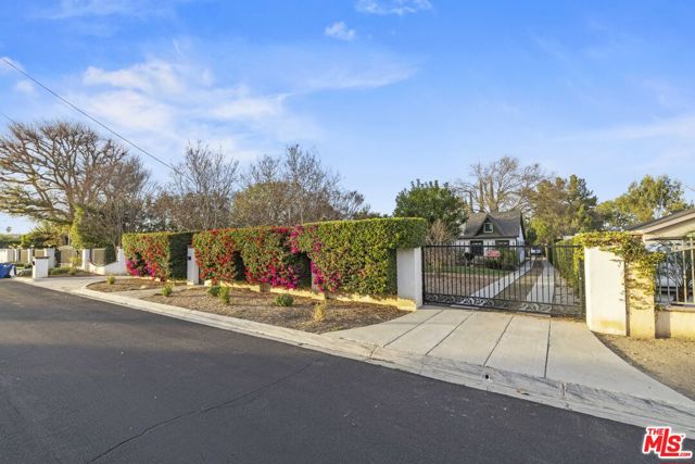 22651 Calvert Street, Woodland Hills CA: https://media.crmls.org/mediaz/ca125b70-9bd9-4685-beb4-e8db8e0306f2.jpg