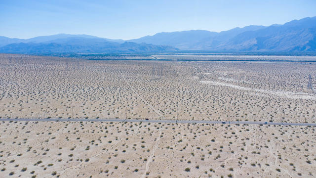 5 .50 Varner Road, Cathedral City CA: https://media.crmls.org/mediaz/ca133d56-1b5b-49f0-b770-4859bd959e26.jpg