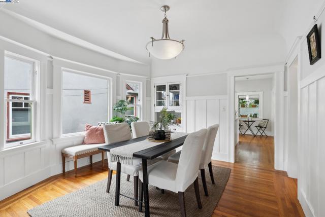 3206 Garfield Ave, Alameda CA: https://media.crmls.org/mediaz/ca1392f5-822d-407f-bffb-997e8ca40ff5.jpg