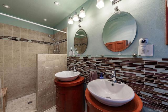 3551 Trophy Dr, La Mesa CA: https://media.crmls.org/mediaz/ca1396ac-c34b-43d9-8720-646694b209cc.jpg