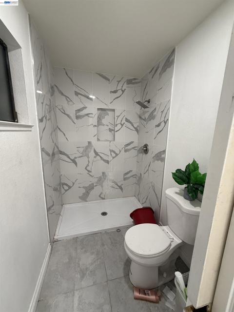 2203 Glenmount Dr, Pittsburg CA: https://media.crmls.org/mediaz/ca13f33c-1525-4b7a-83f5-78fa076a554a.jpg