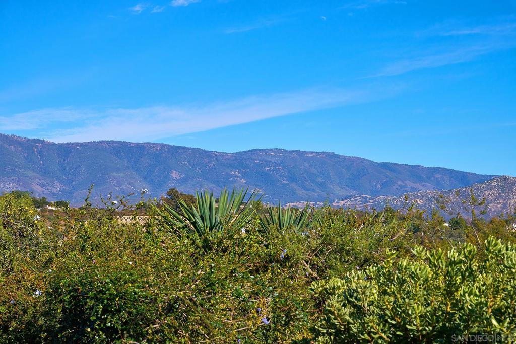https://media.crmls.org/mediaz/ca146456-1785-482b-a0a5-642810e92f5b.jpg?preset=X-Large