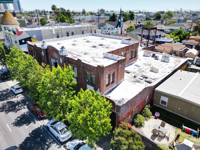 2521 San Pablo Ave, Oakland CA: https://media.crmls.org/mediaz/ca149975-db2c-4978-90c1-a6132bc0f17b.jpg