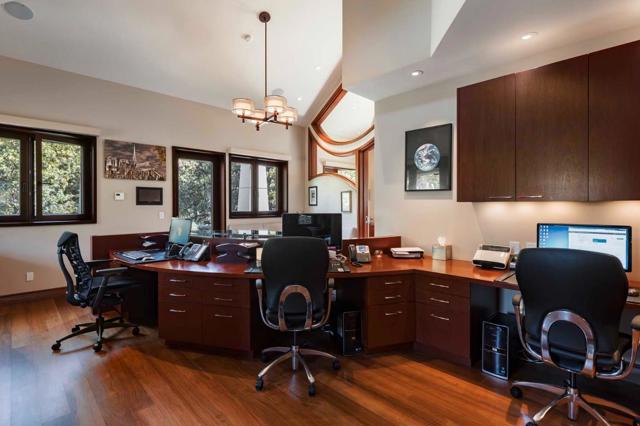 27500 La Vida Real, Los Altos Hills CA: https://media.crmls.org/mediaz/ca14a531-1fb6-46c9-a79d-77aa3ebb0cc7.jpg