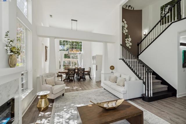 418 Golf Ct, Walnut Creek CA: https://media.crmls.org/mediaz/ca15762e-ca4e-4d47-85f7-019588efb288.jpg