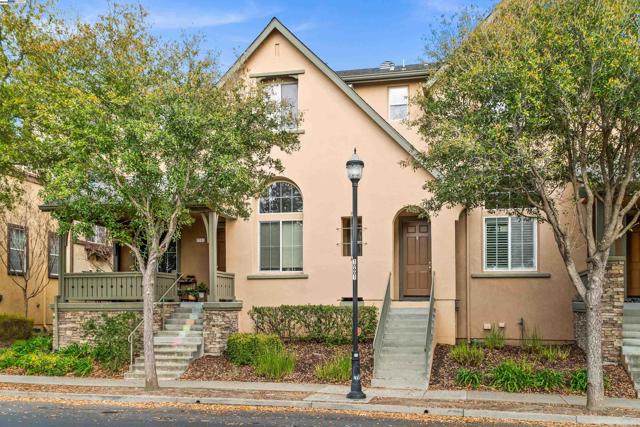 2165 Watermill Rd, San Ramon CA: https://media.crmls.org/mediaz/ca16601c-c9a6-4928-982e-3c998a3b2bb7.jpg