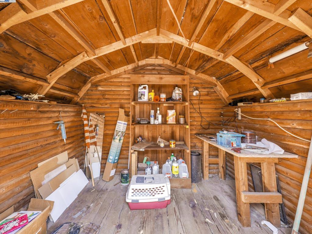 https://media.crmls.org/mediaz/ca16bdb0-fc5d-4c26-b718-177b18592dc5.jpg?preset=X-Large