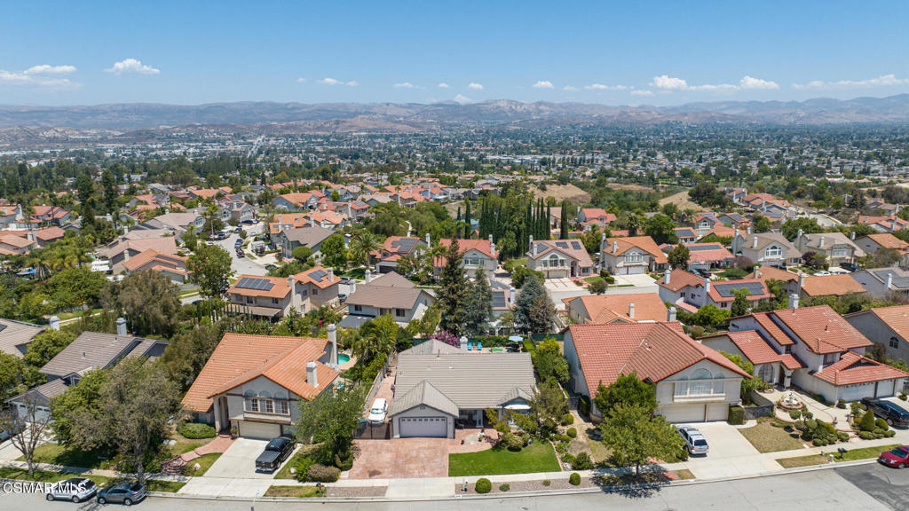 https://media.crmls.org/mediaz/ca177421-7066-42e3-875b-252771295972.jpg?preset=X-Large