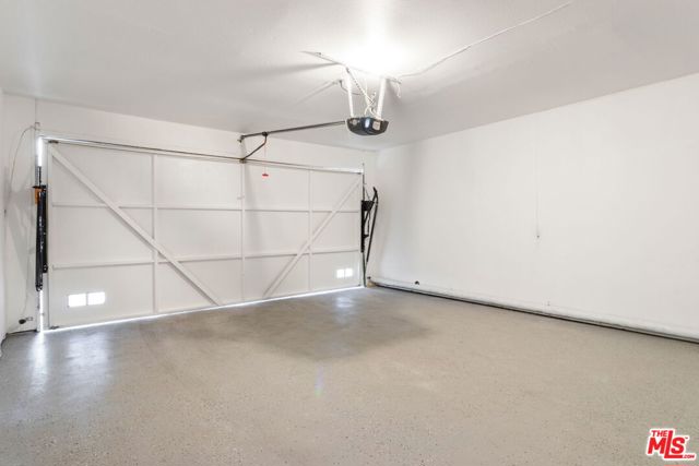 7550 Zombar Avenue, Van Nuys CA: https://media.crmls.org/mediaz/ca1789a7-b4c4-4391-99db-1fb196f1b328.jpg
