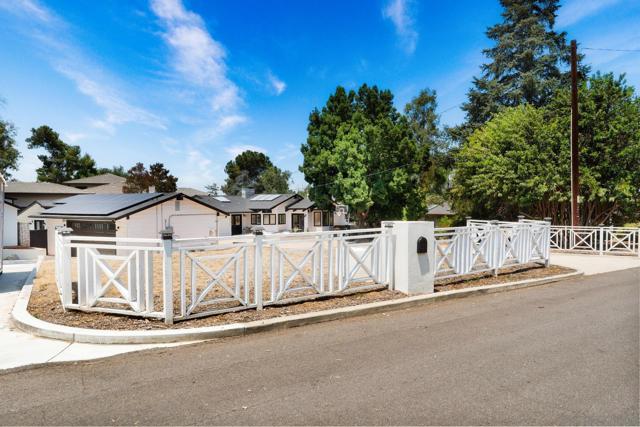 13953 Sagewood Dr, Poway CA: https://media.crmls.org/mediaz/ca17c8f4-a225-4930-b3d5-995b7ee18430.jpg