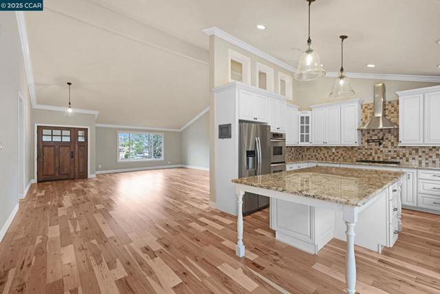 260 Saint Christopher Dr, Danville CA: https://media.crmls.org/mediaz/ca17cd79-5a8d-45f1-a757-58ff40bd4d45.jpg