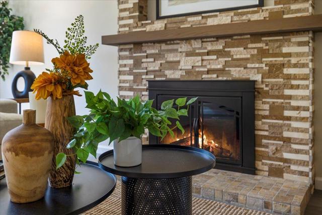 907 Christopher Way, Menlo Park CA: https://media.crmls.org/mediaz/ca17d3e7-dda5-4883-9d28-2e65d22b3fa6.jpg