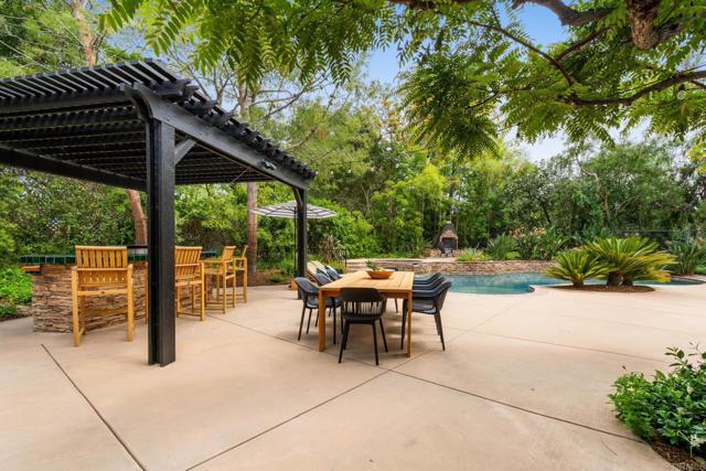 16851 Orchard Bend Road, Poway CA: https://media.crmls.org/mediaz/ca189e27-d03b-4e96-a7c0-cc37ad99061c.jpg