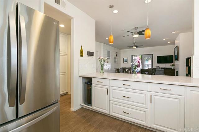 Detail Gallery Image 7 of 12 For 533 F Ave., Coronado,  CA 92118 - 2 Beds | 2 Baths