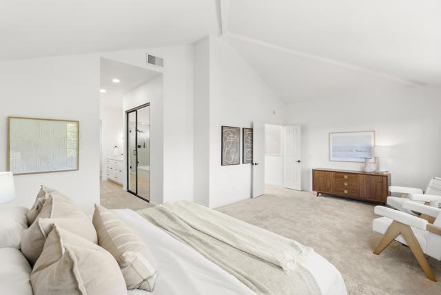 1240 Ladera Linda, Del Mar CA: https://media.crmls.org/mediaz/ca18e2e3-73b9-4fc7-af6a-b42f4c12b670.jpg