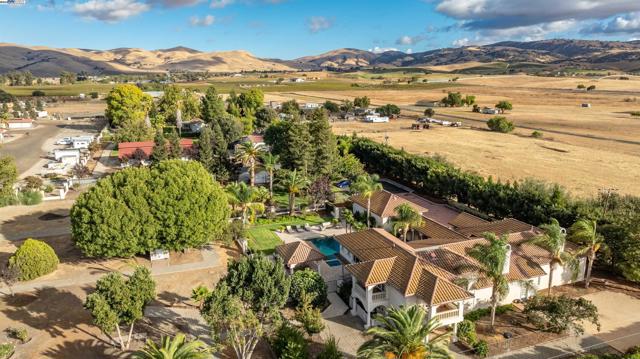 4224 Greenville Rd, Livermore CA: https://media.crmls.org/mediaz/ca19b444-5163-491d-bdf9-dd9c38b17995.jpg