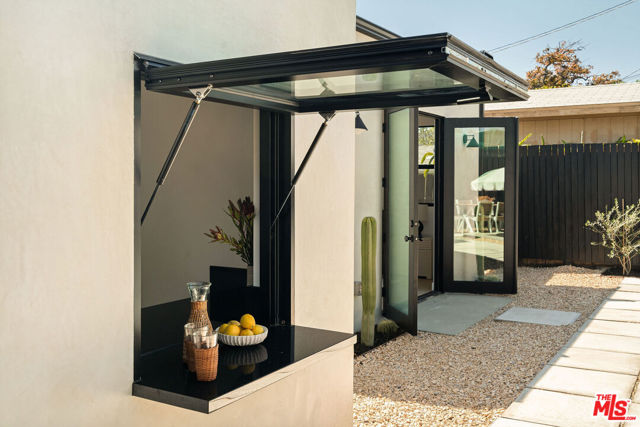 3923 Revere Avenue, Los Angeles CA: https://media.crmls.org/mediaz/ca19c137-459f-404c-8f9e-2aa23de9e8c1.jpg