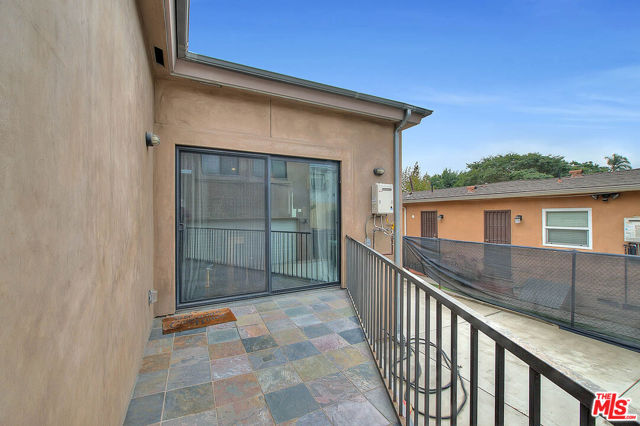 1821 S Sycamore Avenue, Los Angeles CA: https://media.crmls.org/mediaz/ca19e3c6-6717-4525-bd29-5fe9343a45d0.jpg