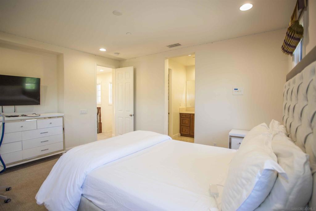 MLS #250040381SD image #21