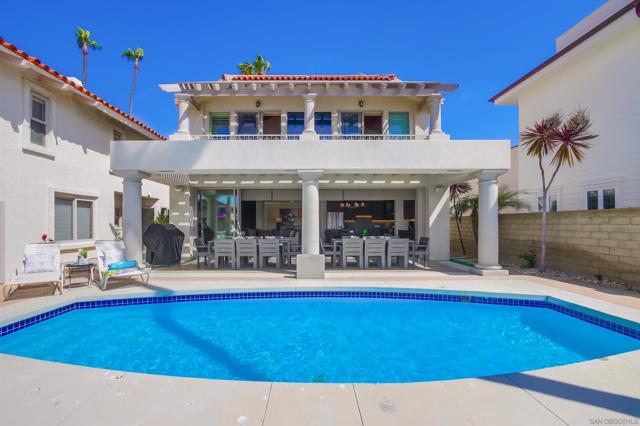 8 Buccaneer Way, Coronado CA: https://media.crmls.org/mediaz/ca1a4e43-07e3-4b0e-827c-1d56e4dbc404.jpg