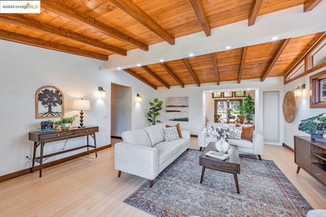 6815 Paso Robles Dr, Oakland CA: https://media.crmls.org/mediaz/ca1a612b-5e24-4e7f-a479-824e5d8389a7.jpg
