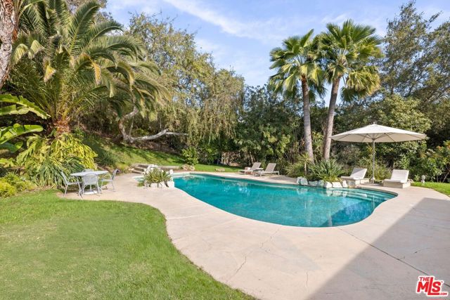 11556 Bellagio Road, Los Angeles CA: https://media.crmls.org/mediaz/ca1afd46-5dc5-4b52-8a4c-81ef9986c4c4.jpg