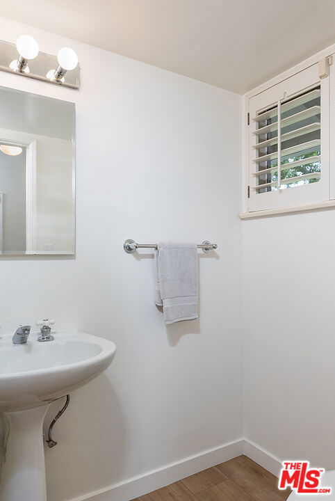 1215 Linda Ridge Lane, Pasadena CA: https://media.crmls.org/mediaz/ca1b11a9-8ca5-458a-b227-c3691d7700a3.jpg
