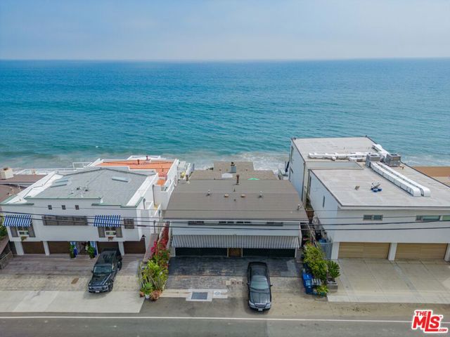 25154 Malibu Rd, Malibu CA: https://media.crmls.org/mediaz/ca1bea41-0763-47e4-932e-f3f55d93f248.jpg