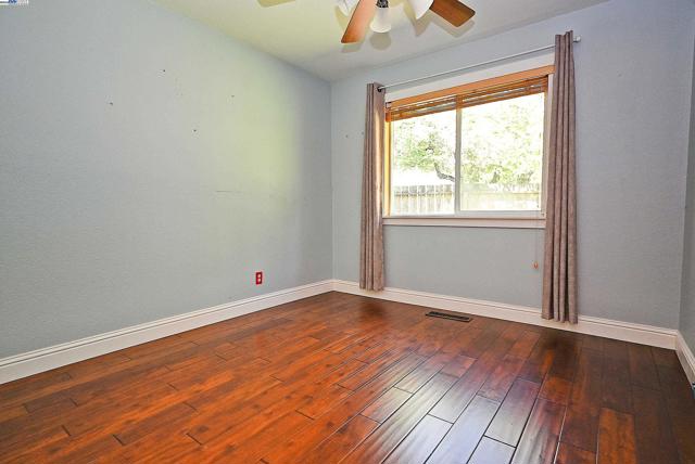 7776 Dublin Green Ct, Dublin CA: https://media.crmls.org/mediaz/ca1c3bac-0369-4c65-89d9-fbb01fc5fdb3.jpg