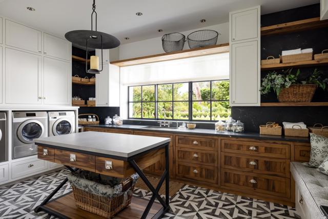 17845 Via de Fortuna, Rancho Santa Fe CA: https://media.crmls.org/mediaz/ca1c924b-23d5-410c-abcc-9e1117893781.jpg