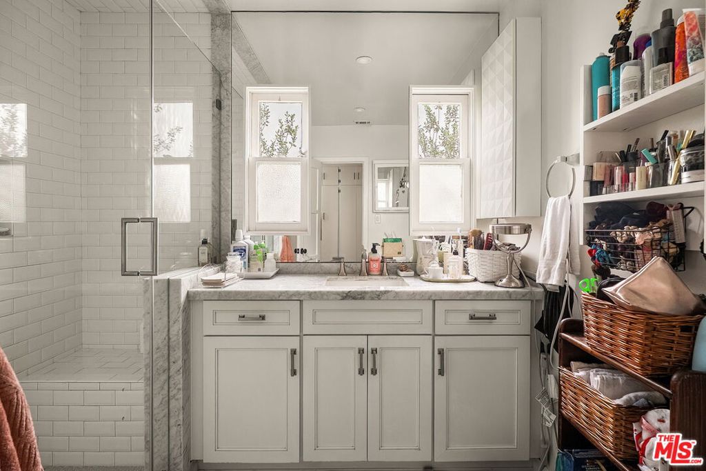 https://media.crmls.org/mediaz/ca1d2cc5-21cc-4f45-88ec-a9d1e9cb000e.jpg?preset=X-Large