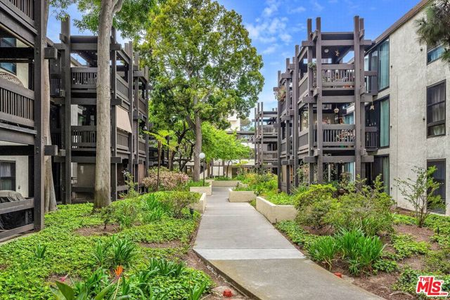 7765 W 91st Street, Playa del Rey CA: https://media.crmls.org/mediaz/ca1dab79-7b56-4c51-90a1-22158bb280f9.jpg