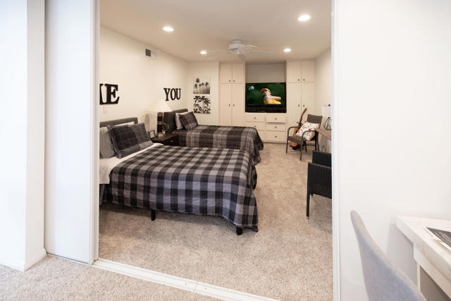 177 Las Lomas, Palm Desert CA: https://media.crmls.org/mediaz/ca1dde38-bd0e-4c43-9896-daa578988e5c.jpg